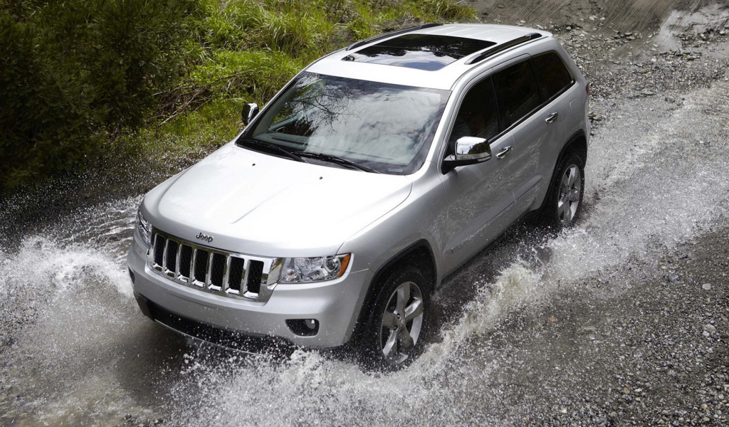 Джип Гранд Чероки на бездорожье