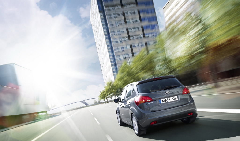 Киа Венга в городе