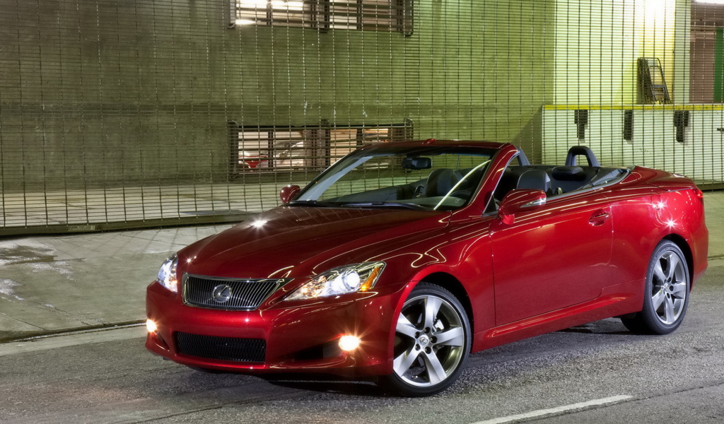 Лексус IS-350C в красном цвете