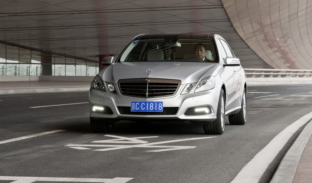 Mercedes-Benz-E-Class L 2011