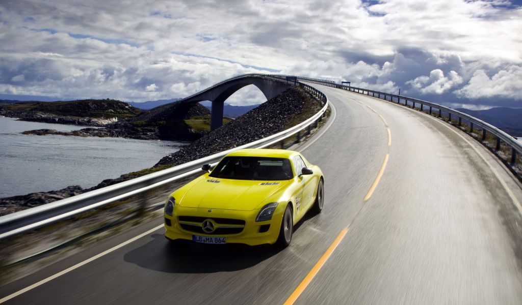 Мерседес Бенц SLS AMG