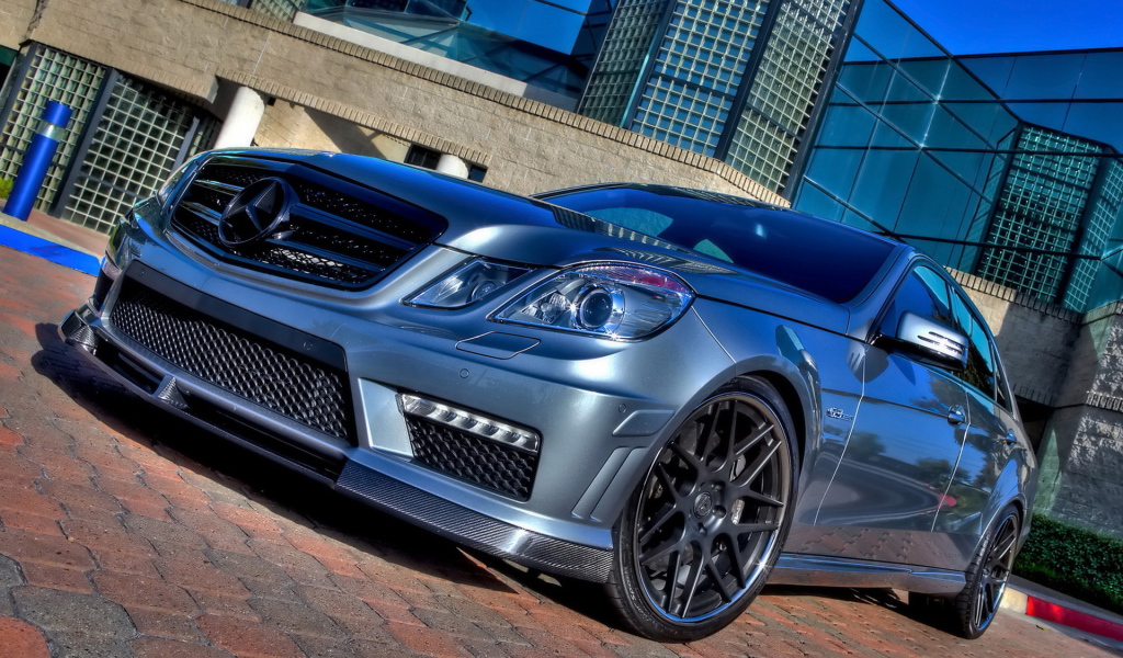 Мерседес Бенц E63 AMG