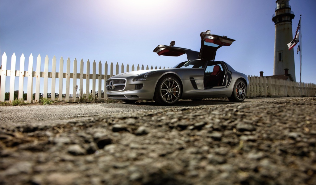 Мерседес у маяка