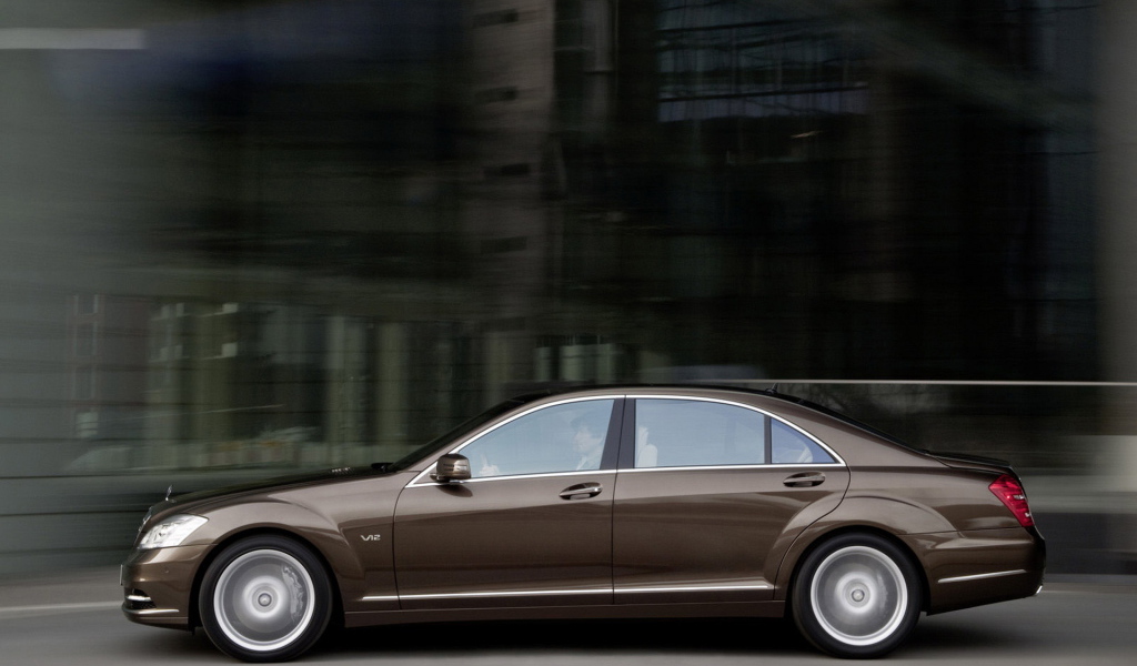 Роскошный Мерседес Бенц S класса