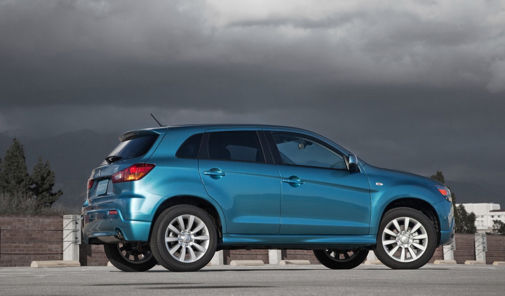 Митсубиши CUV