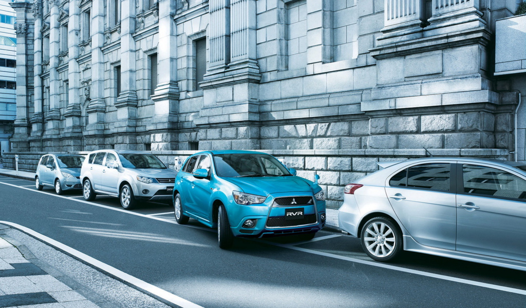 Mitsubishi RVR на паркинге