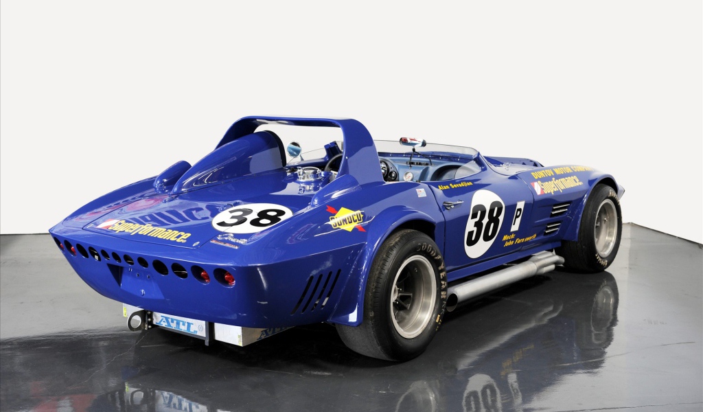 Классический спортивный автомобиль