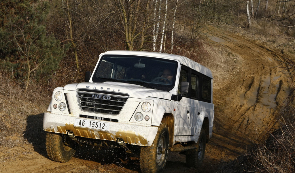 Ивеко Массиф в белом цвете