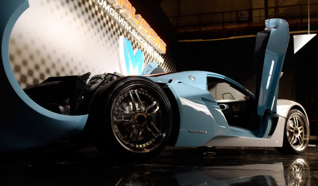 Маруся Б1 с открытыми дверьми