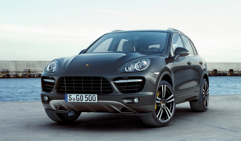 Порше Кайен на пристани