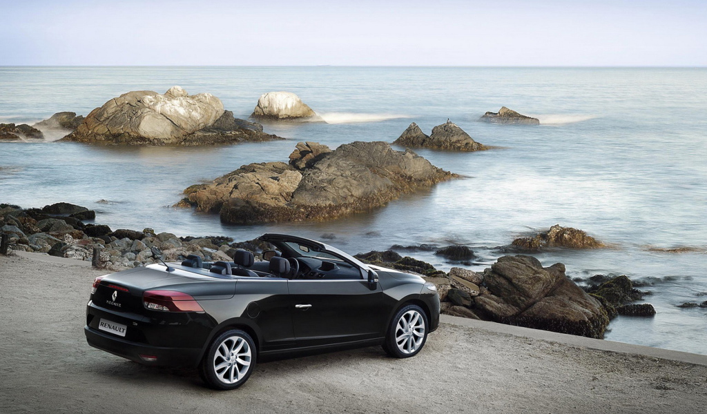 Renault Megane Coupe Cabriolet на побережье