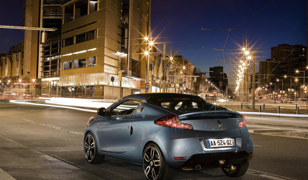 Renault Wind движение по ночному городу