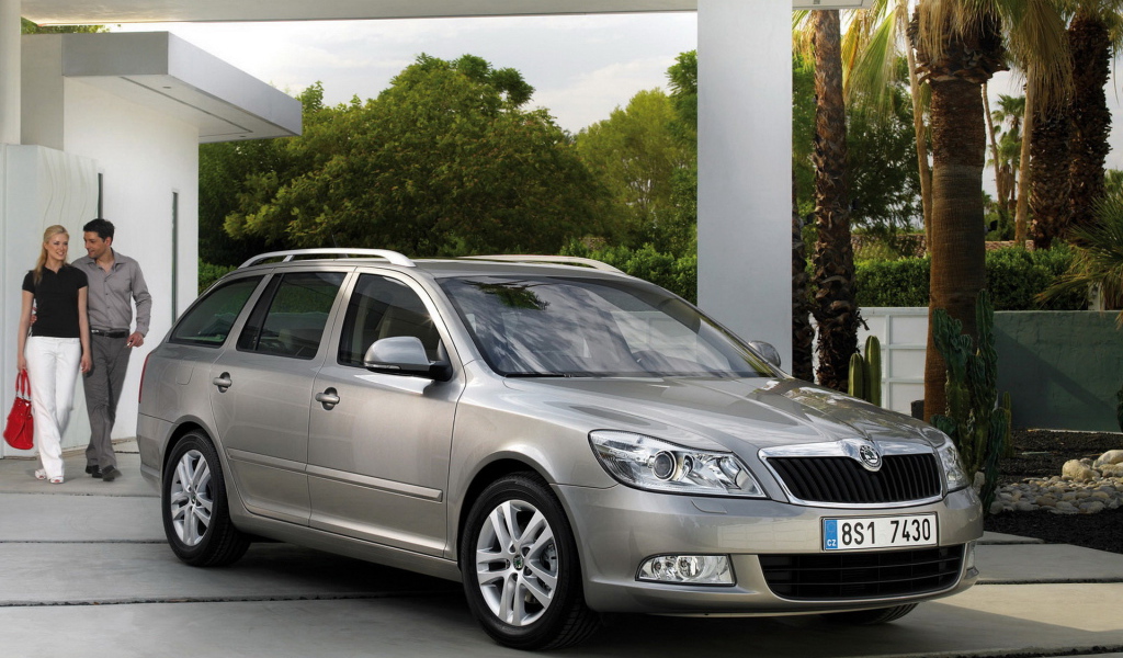 Skoda Octavia уезжая из дома