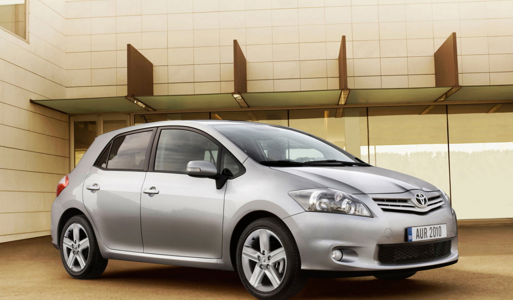 Тойота Аурис