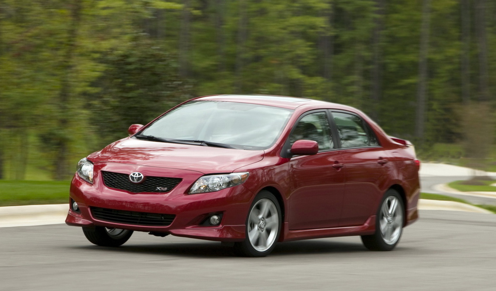 Тойота Королла в движении