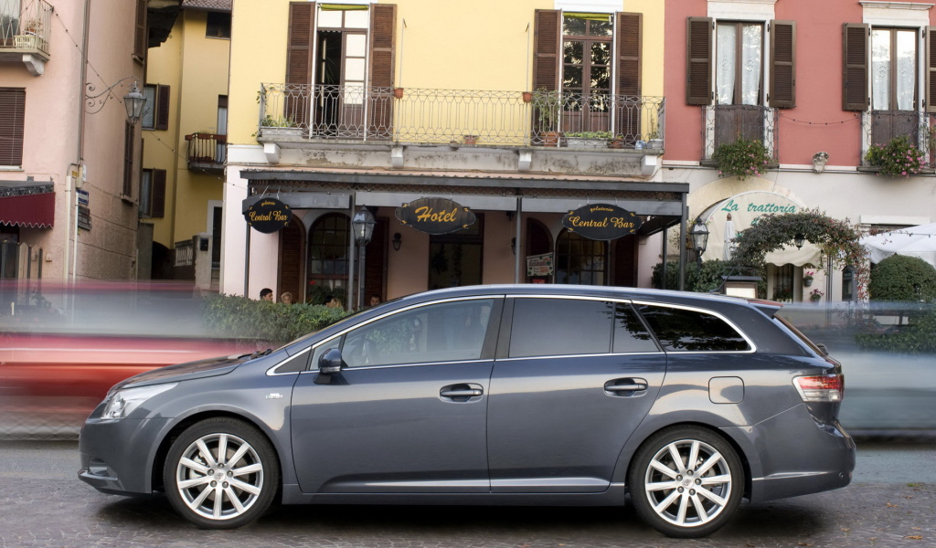 Тойота Авенсис Универсал