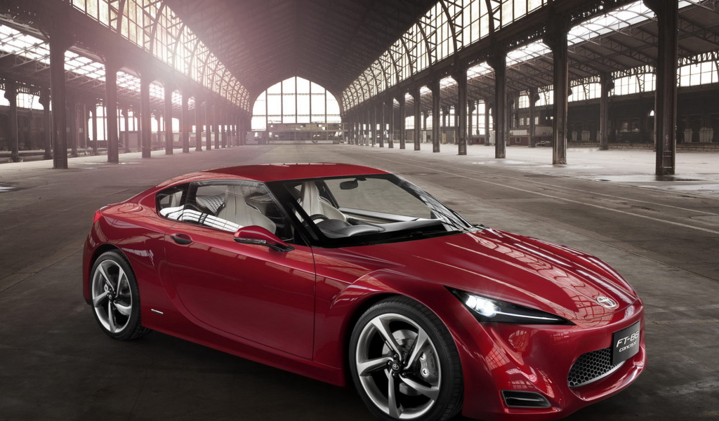 Toyota FT-86 на вокзале