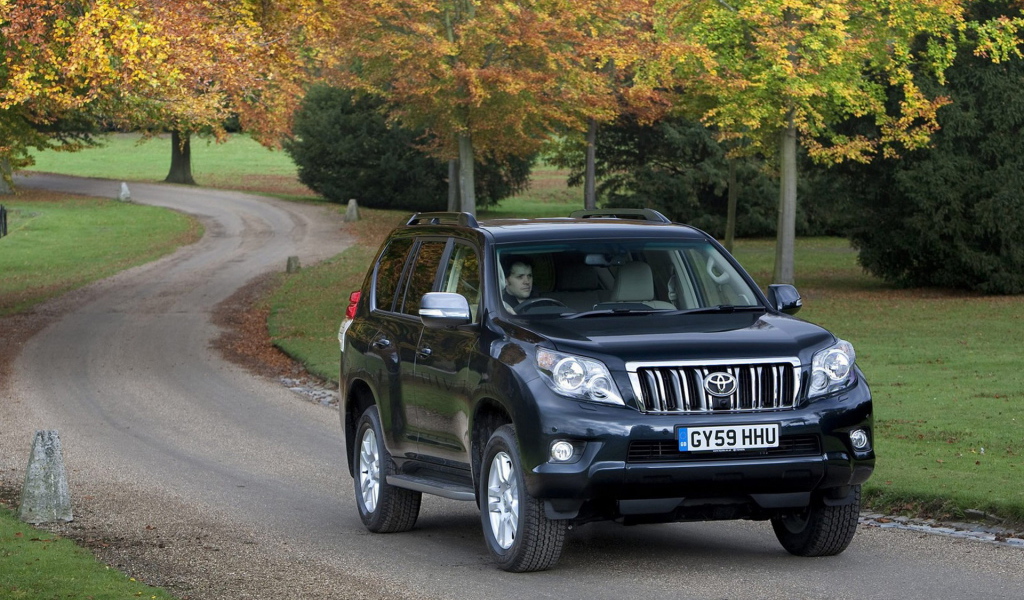 Тойота Ленд Крузер в движении