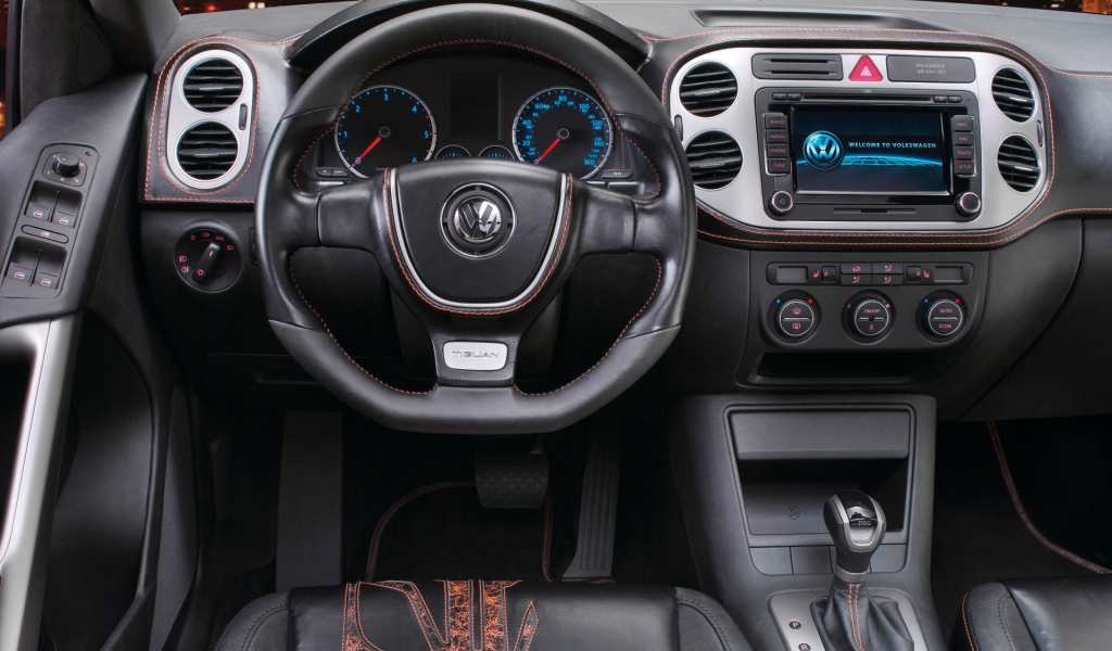 Кожаный салон автомобиля