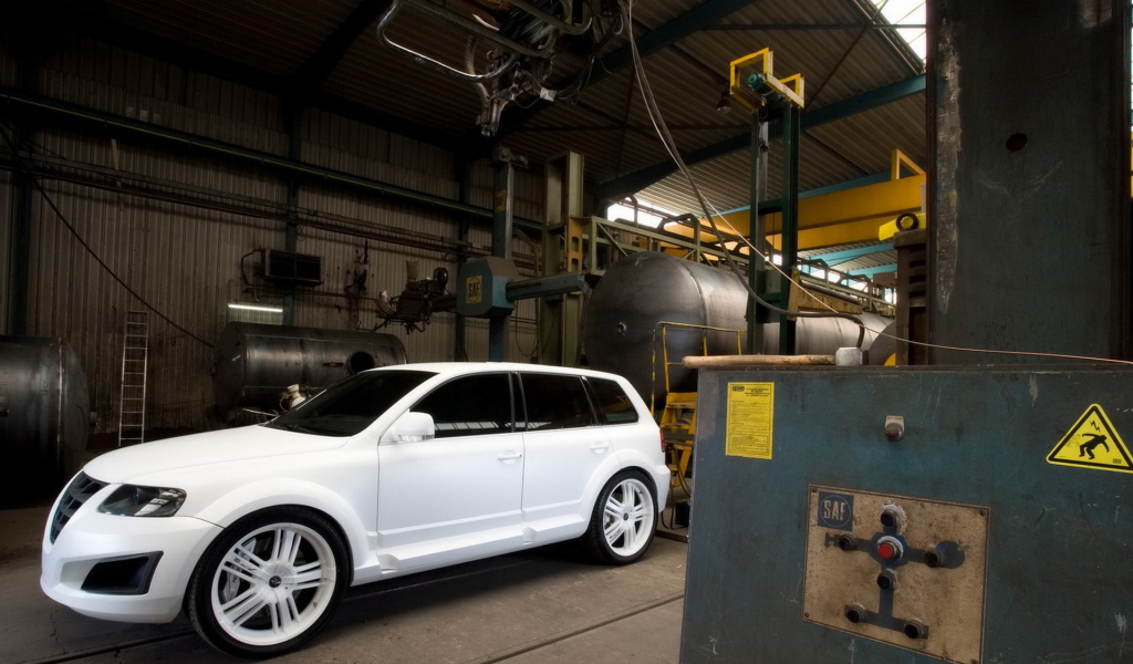 Белоснежный Волксваген Тоурег