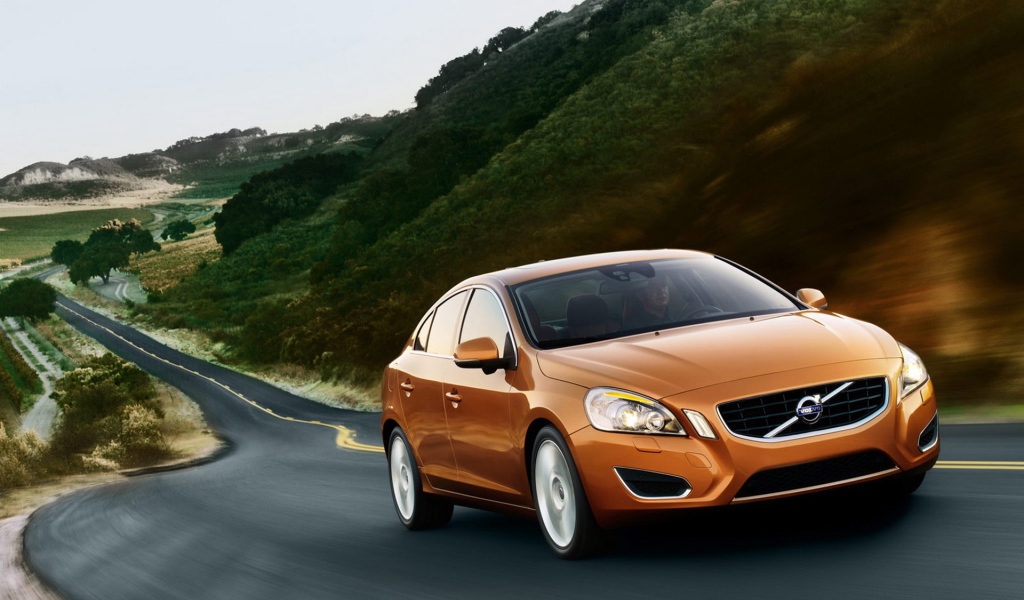 Volvo S60 направляясь в горы