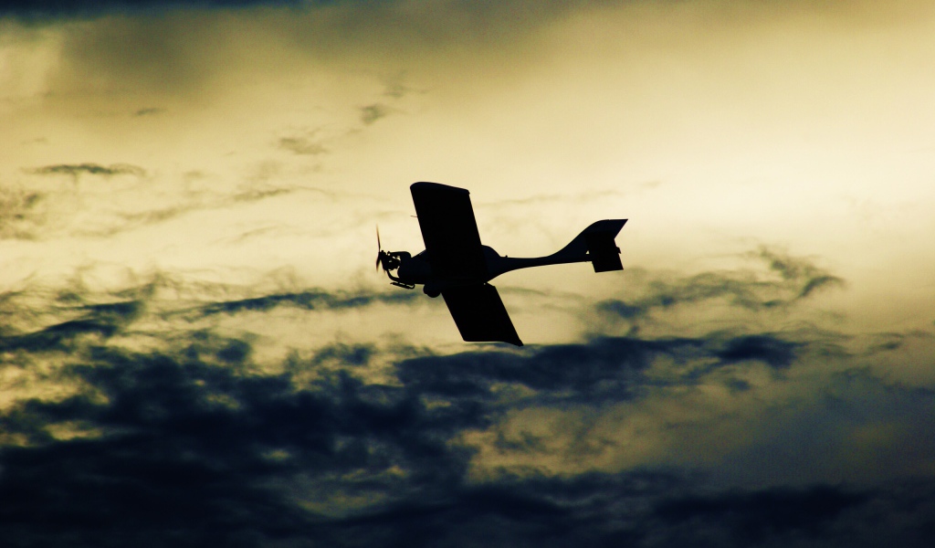 Аэроплан в небе