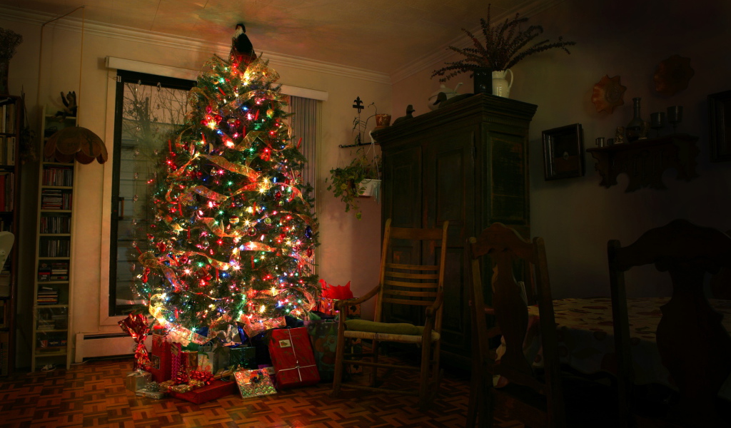 Подарки под елкой