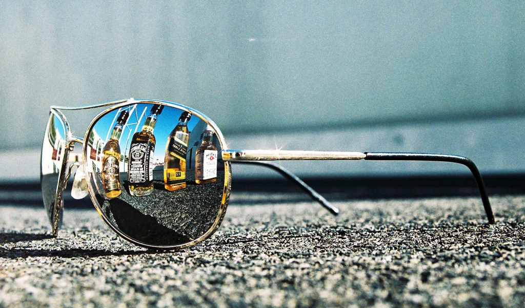 Очки и виски