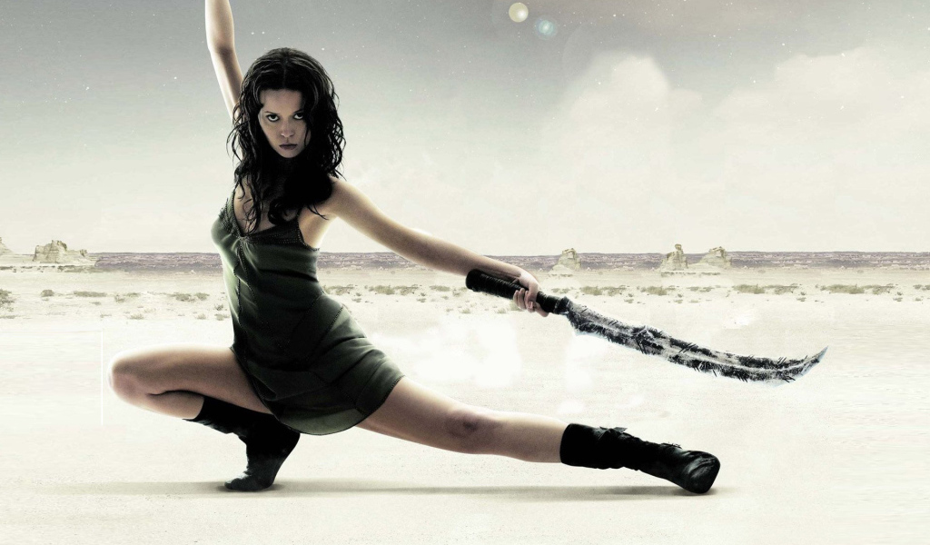 Девушка с мечом