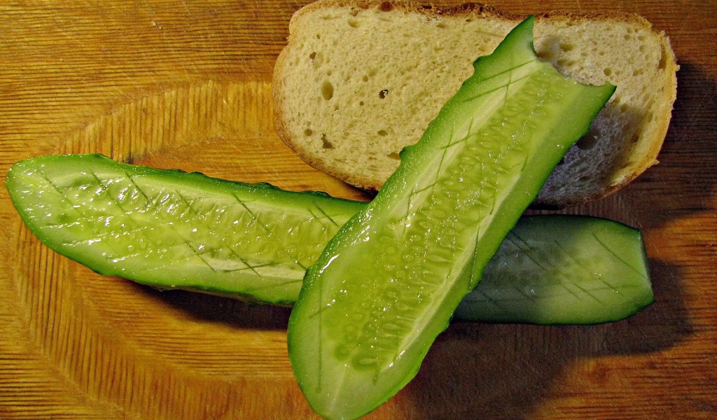 Хлеб с огурцом