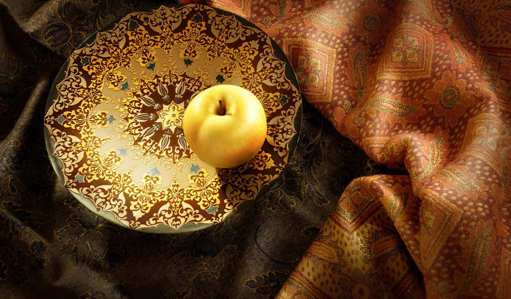 Яблочко на тарелочке
