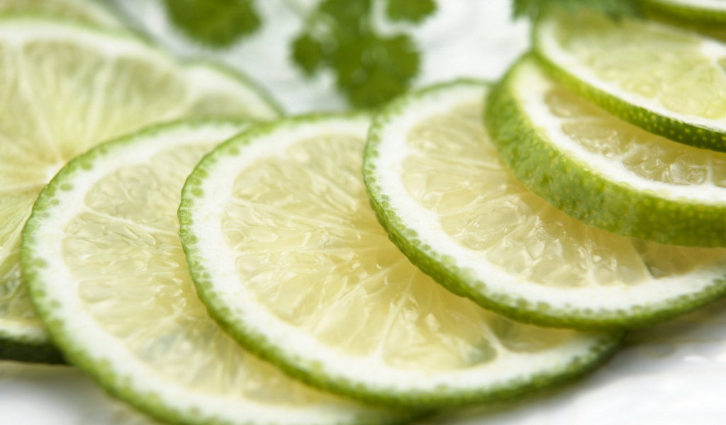 Нарезанный лайм