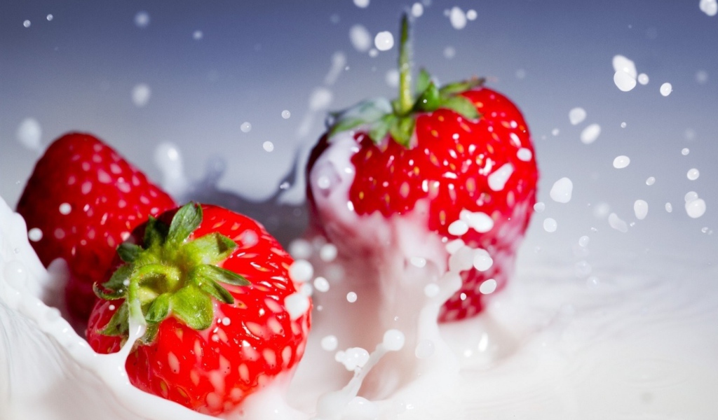 Клубника с молоком