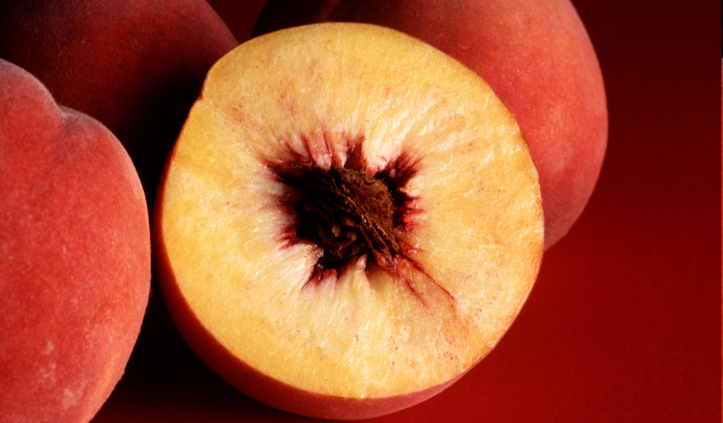 Сладкие персики