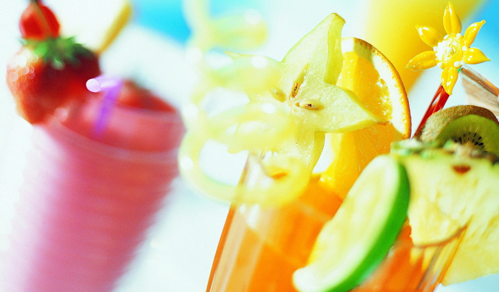Коктейли с кусочками фруктов