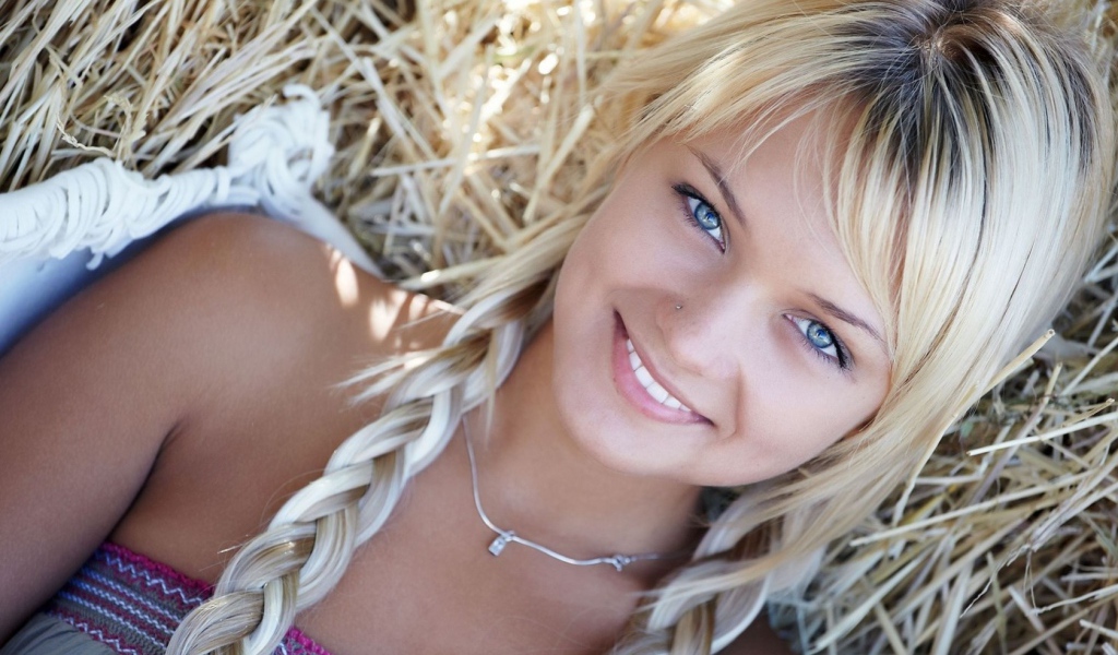 Девочка с косичками