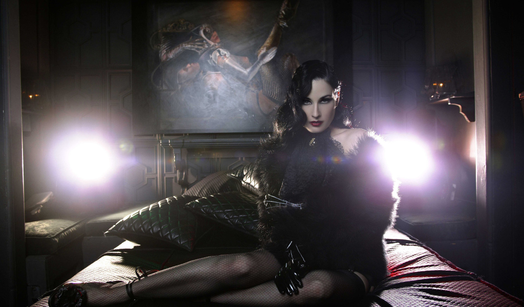 Черноволосая леди