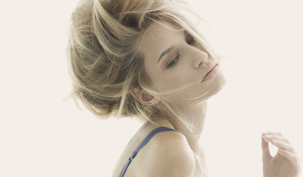 Нежная девушка