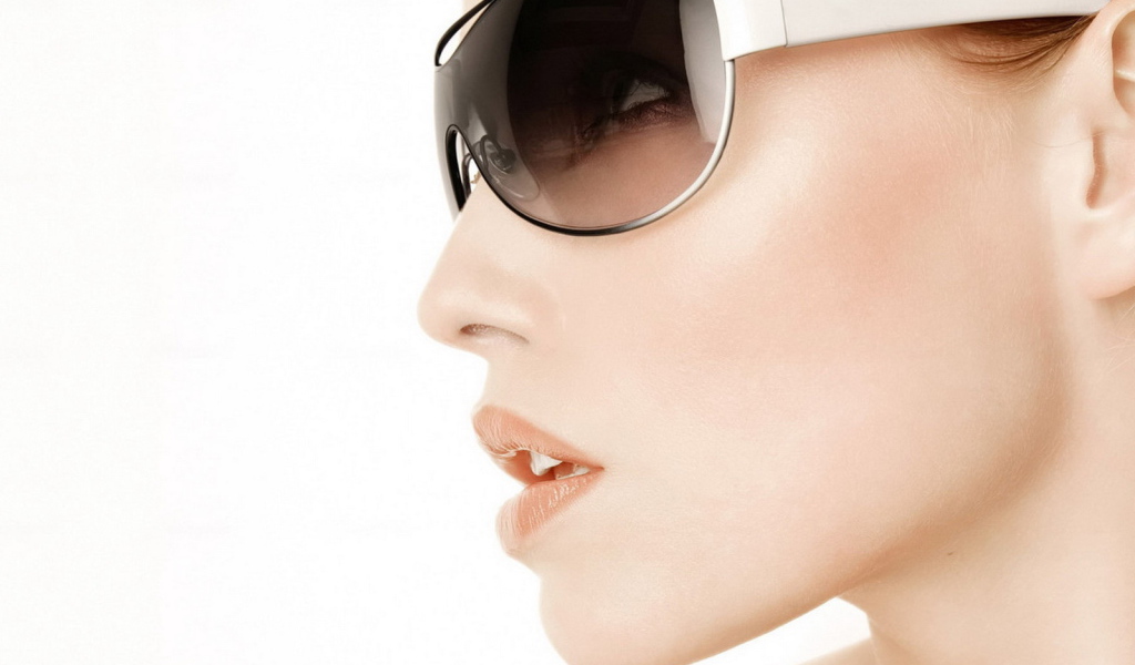 Девушка в очках