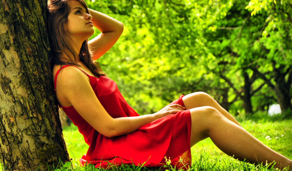 Девушка в лесу