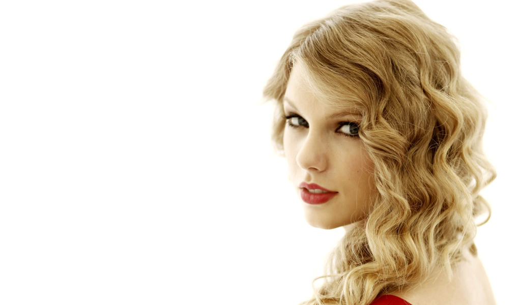 Белокурая модель Тэйлор Свифт