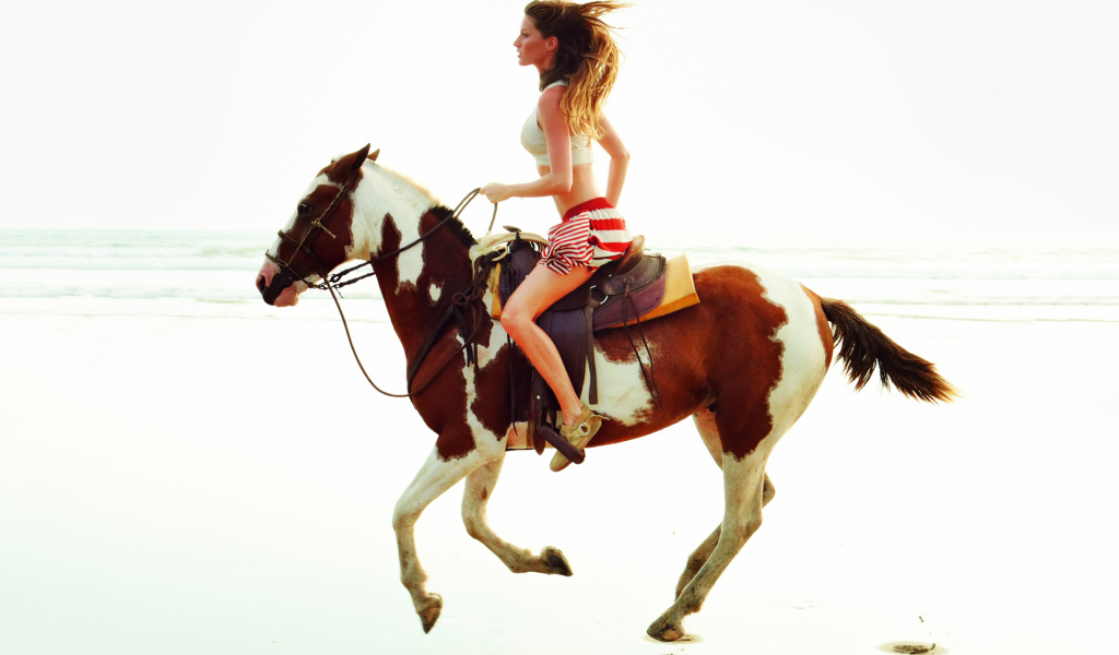 Гюзель Бандчин на лошади