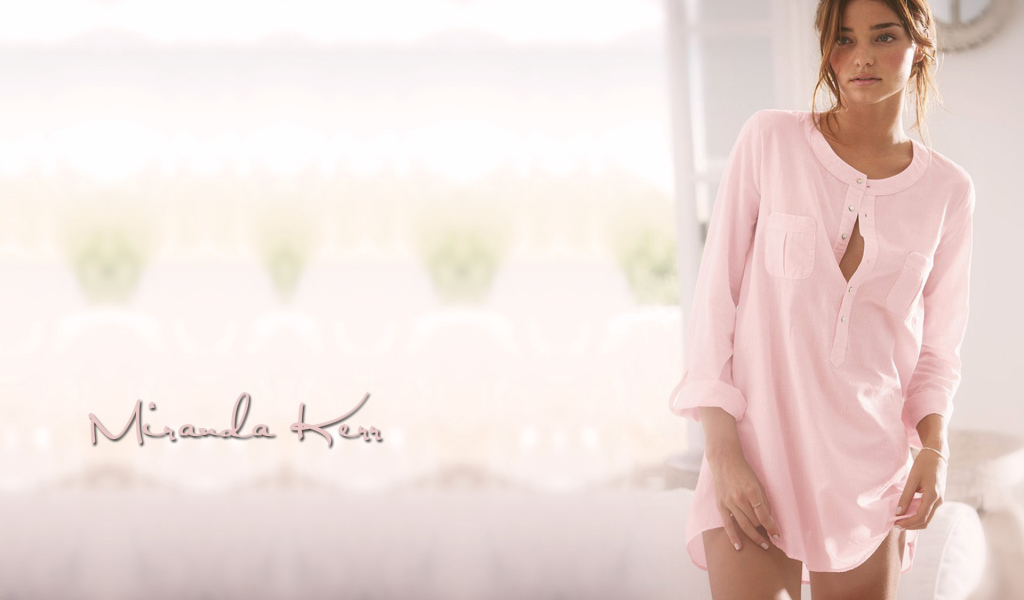 Miranda Kerr в ночной рубашке