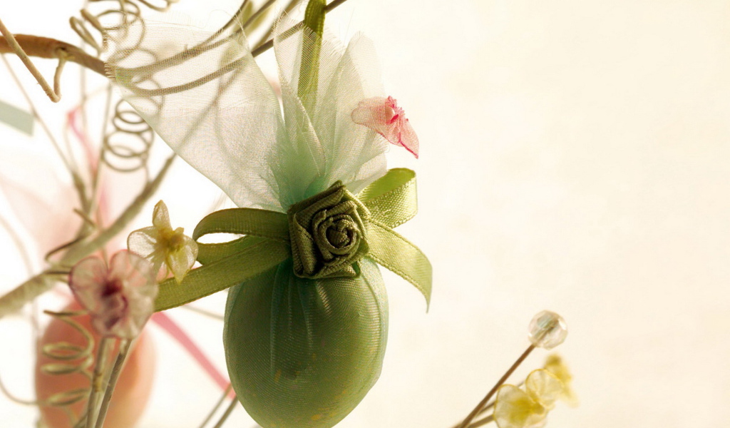 Яйцо на веточке