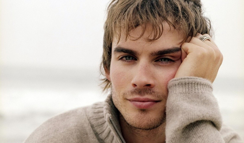 Йен Сомерхалдер в свитере