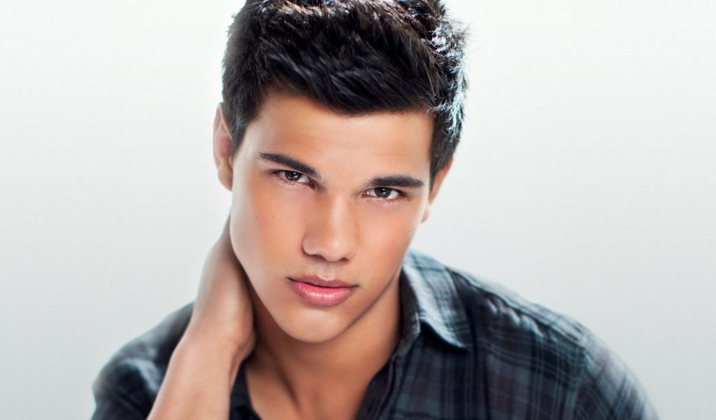 Тэйлор Лотнер