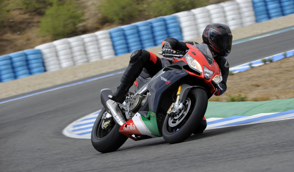 Aprilia RSV4 R