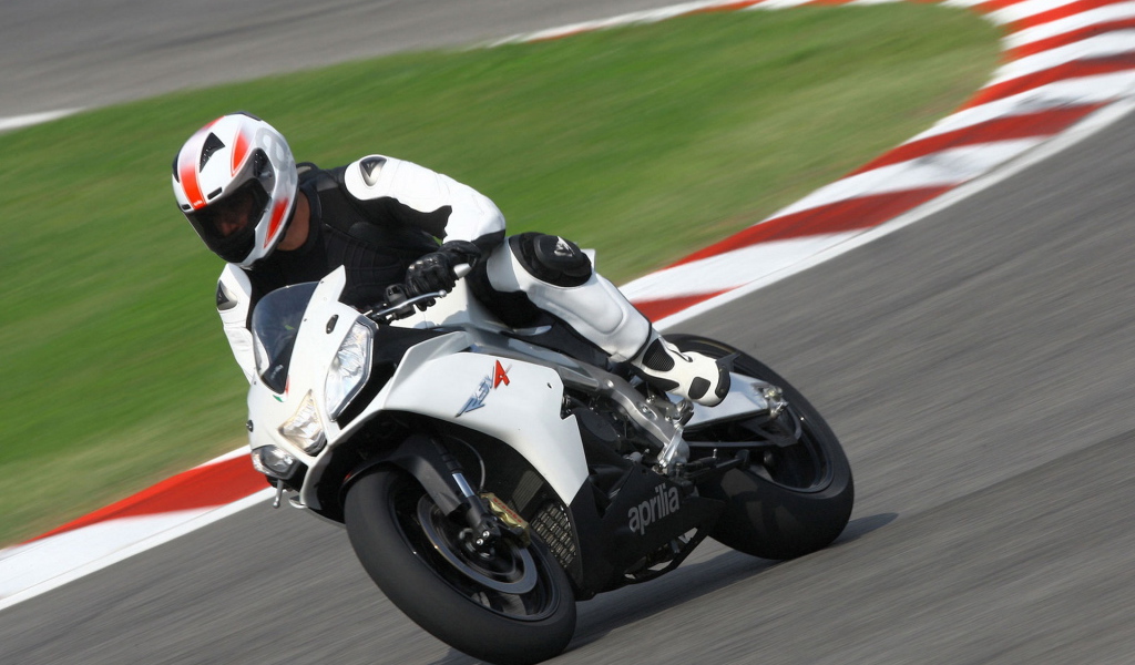 Aprilia RSV4 R