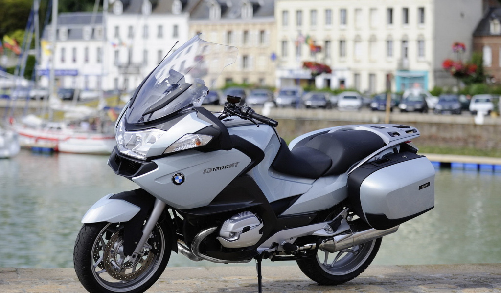 БМВ Р 1200 на пристани