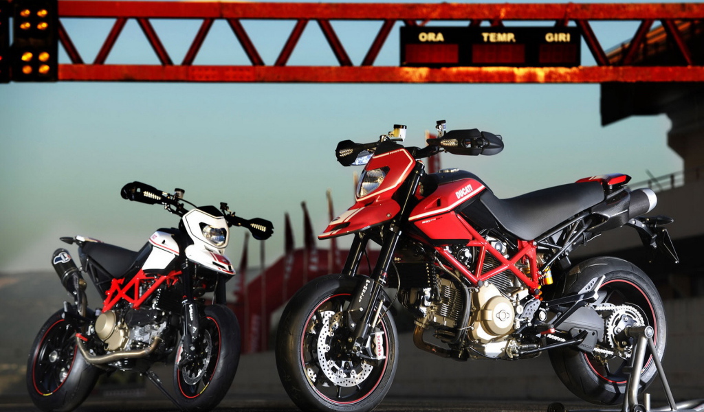 Ducati Hypermotard 1100evo